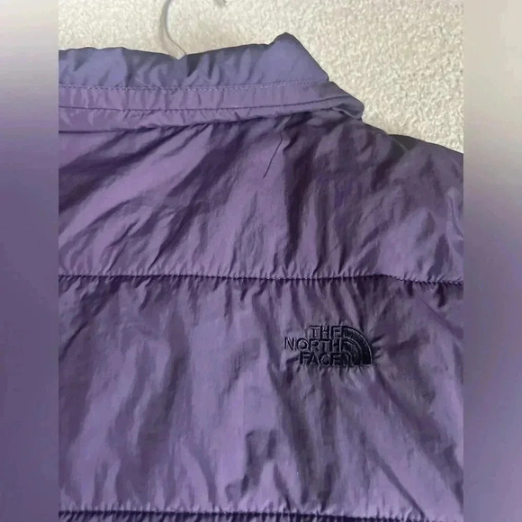 The North Face Woman’s Purple Puffer Jacket. Size Small - Picture 7 of 8
